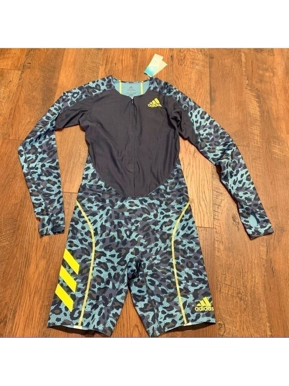 𝅺ADIDAS Adizero Primeblue track suit. Size L. Made in Portugal.